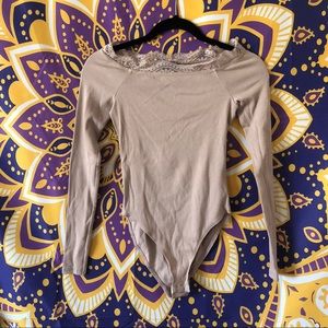 Tan long sleeve bodysuit from Topshop🤎🤍